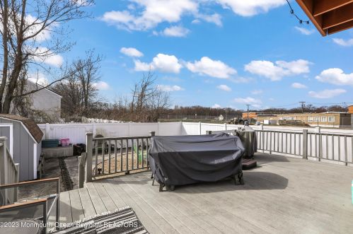 4 Krueger Pl, Middletown NJ  07748-5729 exterior