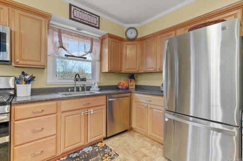 24 Somerset Dr, Washingtonville NY  10992-1372 exterior