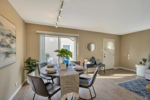 1642 Yardley St, Santa Rosa CA 95403-2390 exterior