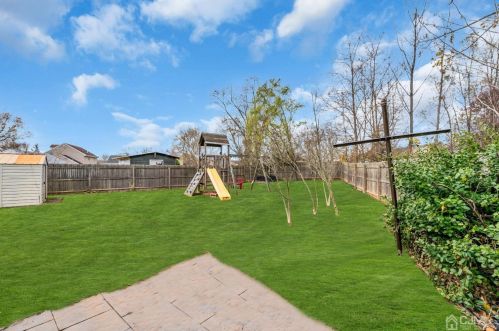 4 Charles Ter, Piscataway NJ  08854-5320 exterior