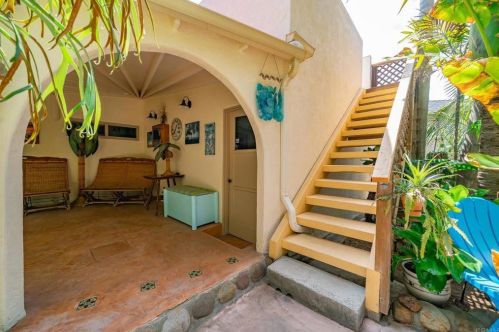 4438 Pescadero Ave, San Diego CA 92107-3629 exterior