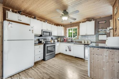 12 Reskin Dr, Wallingford CT  06492-4834 exterior