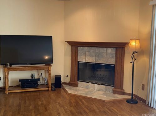 24421 Shadeland Dr, Santa Clarita CA  91321-3616 exterior