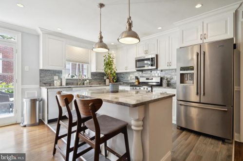 710 Lombard St, Philadelphia PA  19147-1315 exterior