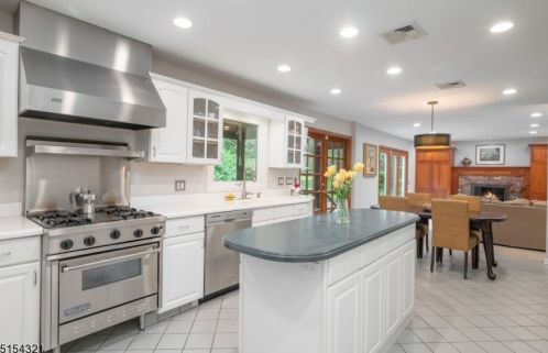 6 Pickwick Ln, Mountain Lakes NJ  07046-1434 exterior