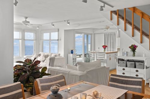 11 Argyle Dr, Northport NY  11768-1002 exterior