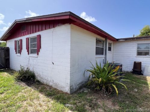 907 Derbyshire Rd, Daytona Beach FL 32117-3802 exterior