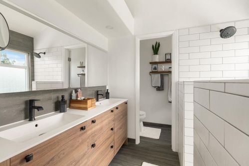 1446 Golfcrest Pl, Vista CA 92081-9002 exterior