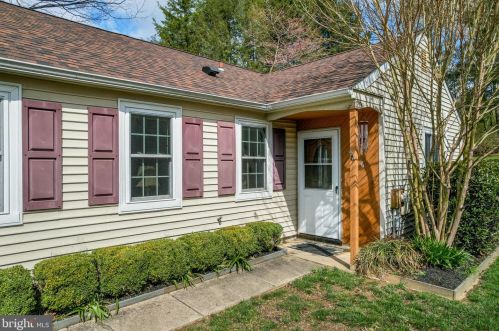 1205 New Hampshire Ln, Downingtown, PA 19335-3804