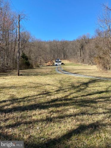 13413 Mountain Rd, Lovettsville VA  20180-2816 exterior