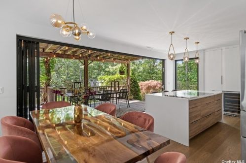 36 Ancient Hwy, East Hampton NY  11937-2568 exterior