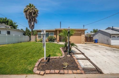 3916 Shirlene Pl, La Mesa, CA 91941-7432