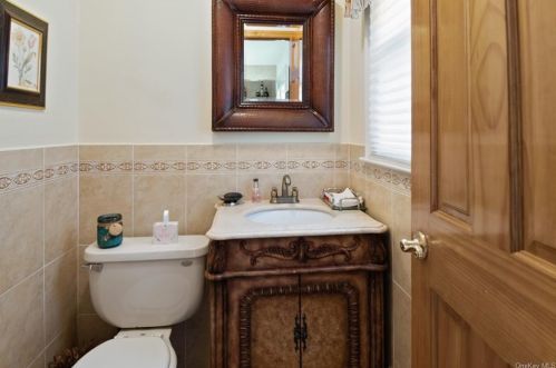 670 Secor Rd, Hartsdale NY  10530-1360 exterior