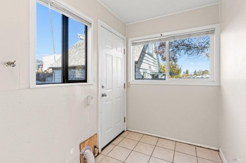120 Thomas St, Ukiah CA  95482-5822 exterior