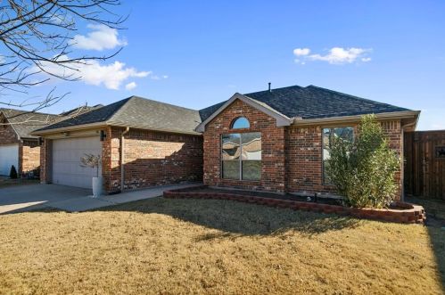 488 Willowlake Dr, Oak Point, TX 75068-5092