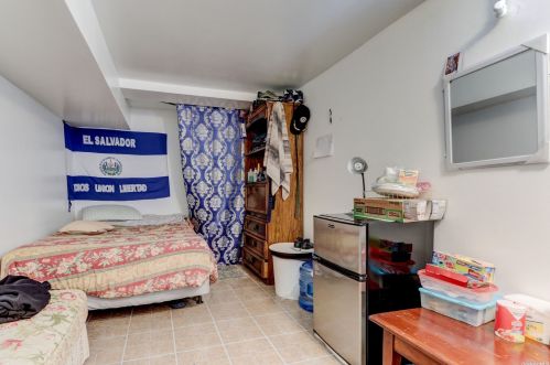 230 Urban Ave, Westbury NY  11590-3851 exterior