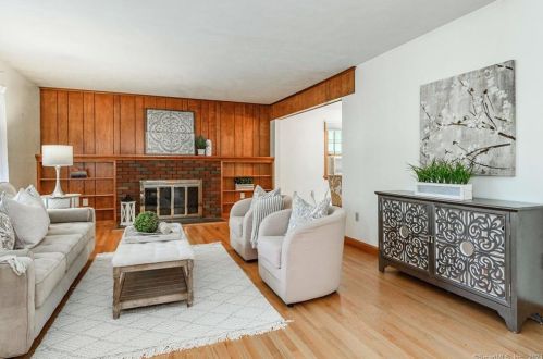 427 Bunker Hill Ave, Waterbury, CT 06708-1907