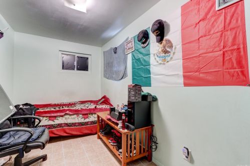 230 Urban Ave, Westbury NY  11590-3851 exterior