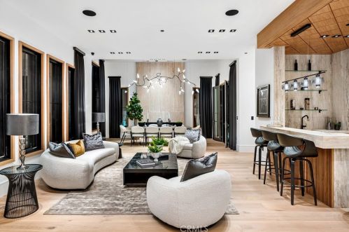 4508 Haskell Ave, Van Nuys CA  91436-3148 exterior