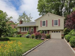 121 Connecticut St, Westfield, NJ 07090-1714
