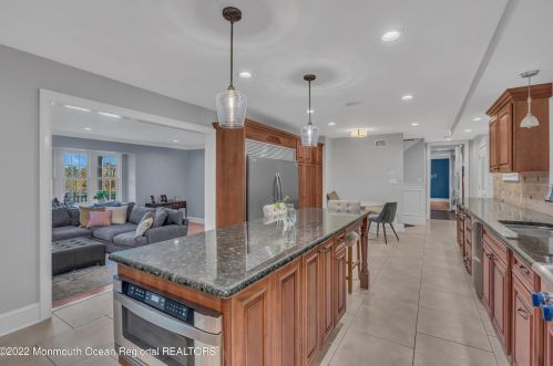 34 Windsor Dr, Little Silver NJ  07739-1311 exterior