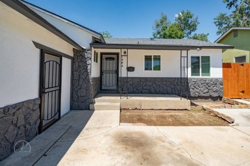 1404 Vanderbilt Dr, Bakersfield, CA 93305-2029