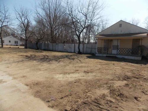 1031 53rd St, Wichita, KS 67204-2243