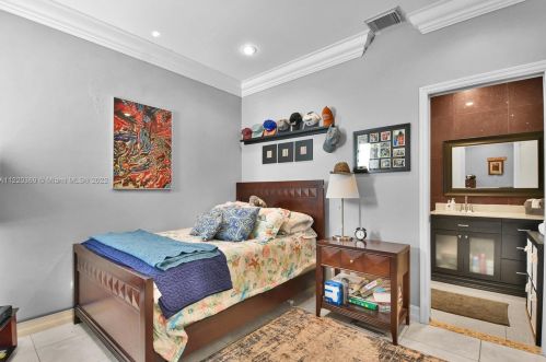 18856 23rd Pl, Hollywood FL  33029-5340 exterior