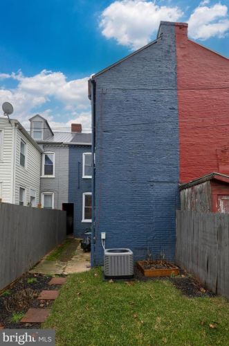 877 Prince St, Lancaster PA  17603-5811 exterior