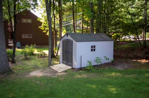 8 Cathedral Cir, Nashua NH 03063-2716 exterior