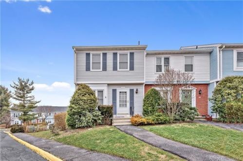1001 Williamsburg Dr, Mahopac, NY 10541-2863