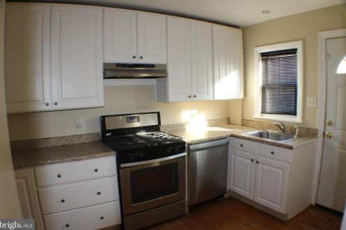 109 33rd St, Wilmington, DE 19802-2701