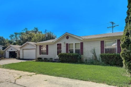 4609 74th Pl, Kenosha WI  53142-3711 exterior