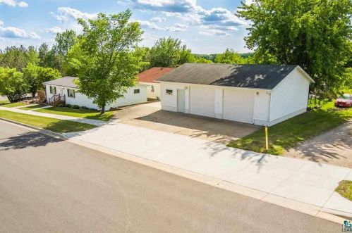 526 Lake St, Chisholm MN  55719-1334 exterior