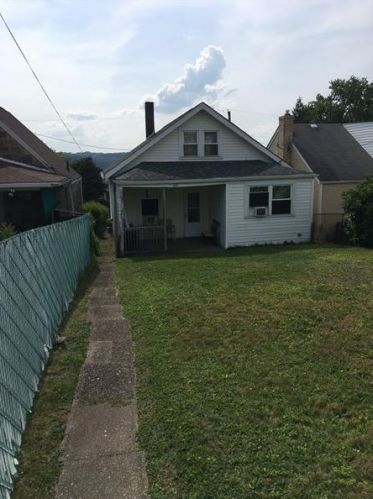 2018 Ridge Ave, New Kensington, PA 15068-4044