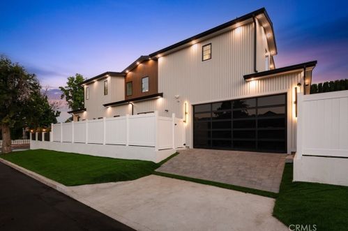 4765 Lemona Ave, Van Nuys CA 91405-4530 exterior