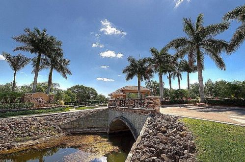 5076 Post Oak Ln, Naples FL  34105-4526 exterior