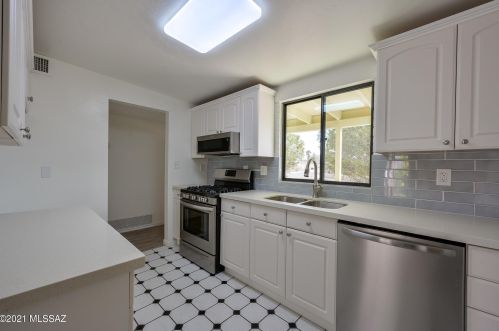 6665 Mary Dr, Tucson, AZ 85730-1650