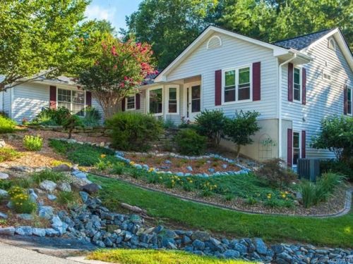 2920 Middleton Pl, Hendersonville, NC 28791-1867