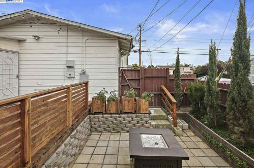 2001 57 Ave, Oakland CA 94605-1015 exterior