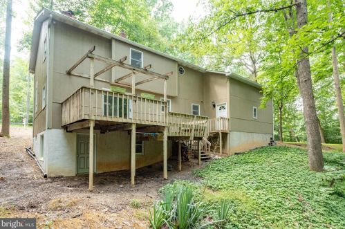 4882 Wood Lilly Ct, Woodbridge VA  22192-6137 exterior