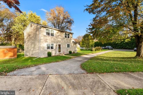 1 Hillcrest Dr, Downingtown, PA 19335-1917