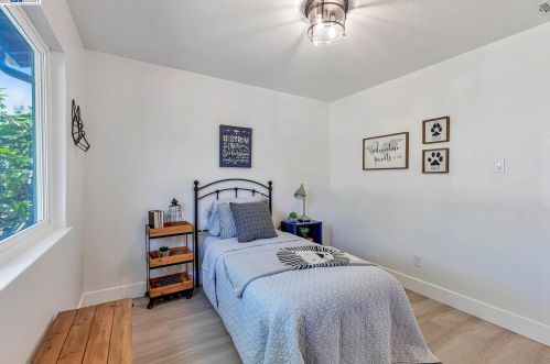 3877 Harbor St, West Pittsburg CA  94565-6137 exterior