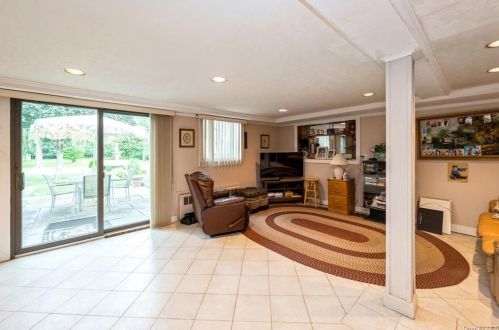 186 Nanny Hagen Rd, Thornwood NY  10594-2106 exterior