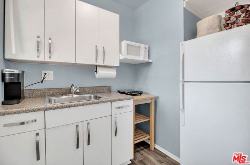 15027 Hartland St, Van Nuys CA  91405-3714 exterior