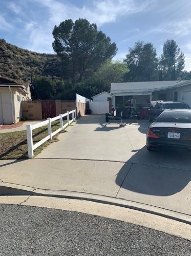 26607 Balerna Dr, Santa Clarita CA  91350-2305 exterior