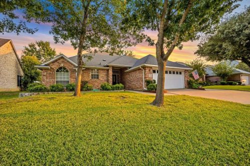 416 Shade Tree Cir, Hurst, TX 76054-2942