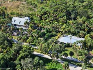 9239 Dimmick Dr, Sanibel, FL 33957-3003