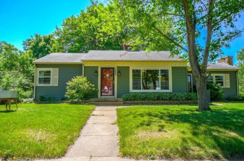 1021 9th St, Hudson, WI 54016-1413