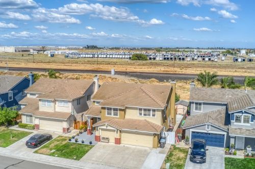 13570 Quartz Way, Lathrop CA  95330-9196 exterior